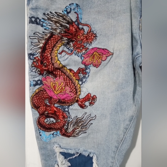 Stylish Light Blue Jeans with Dragon Embroidery - Picture 2 of 4